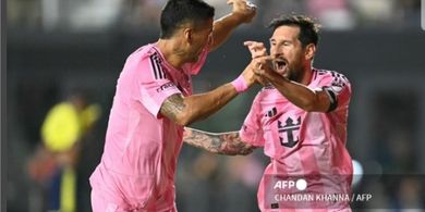 Detik-detik Kiper Musuh Oper Bola ke Messi dan Terjadi Gol