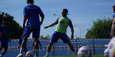 Ramalan Gelandang Persib untuk Super League 2025/2026: Semua Ingin Mengalahkan Kami