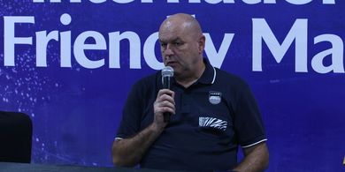 Bojan Hodak Beri Hadiah untuk Pemain Persib Jelang Super League 2025/2026