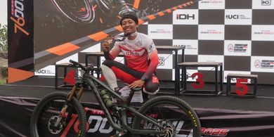 Comeback Epik! Rendy Varera Sanjaya Juara Seri Kedua 76 Indonesian Downhill 2025 di Bukit Klangon