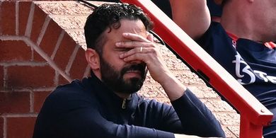 Detik-detik Amorim Tak Berani Lihat Penalti Bruno Fernandes, Duduk Sok Cool Sambil Tatap Langit