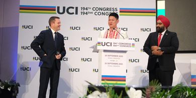 Sejarah Baru Dunia Balap Sepeda Indonesia,  Raja Sapta Oktohari Raih UCI Merit Award