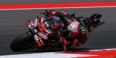 Hasil Sprint MotoGP Indonesia 2025 - Bezzecchi Mode Marquez, Comeback Sempurna di Lap Terakhir