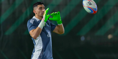 Kiper Arab Saudi Latihan Pakai Tiga Bola, Termasuk Bola Rugby Jelang Lawang Timnas Indonesia