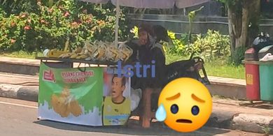 Viral Kabar Istri Almarhum Choirul Huda Berjualan Pisang untuk Sambung Hidup, Kiper Legendaris Persela Berstatus PNS