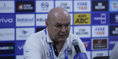 Bojan Hodak Pamer Posisi Persib di Puncak Klasemen usai Kalahkan PSIM