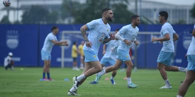 Bertahan Satu Tahun Lagi di Persib, Layvin Kurzawa Mau Belajar Bahasa Indonesia