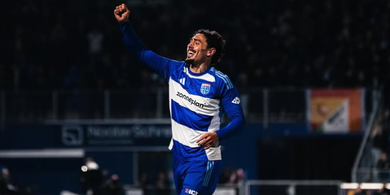 Bek Keturunan Indonesia Nantikan Duel Lawan Maarten Paes cs di Liga Belanda