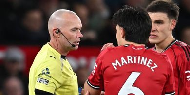 Jambakan Martinez Berbuah Kartu Merah, Carrick: Keputusan Terburuk yang Pernah Saya Lihat