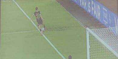 Komite Wasit PSSI Pastikan Bola Dewa United Belum Keluar Lapangan Saat Lawan Persib