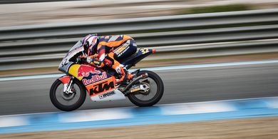 Hasil Red Bull Rookies Cup Spanyol 2026 - Ramadhipa Menang! Finis Pertama dari Start Ke-17