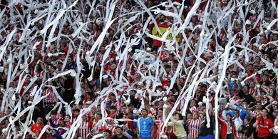 Hujan Tisu Toilet di Laga Atletico Madrid vs Arsenal