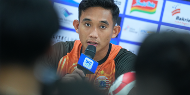 Sentil Keanehan Laga 'Home' Persija Lawan Persib, Rizky Ridho: Kali Ini Harus Naik Pesawat