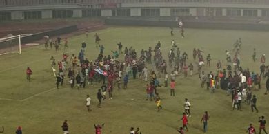 Buntut Persipura Gagal Promosi ke Super League, Oknum Suporter Rusak Fasilitas Stadion hingga Bakar Mobil