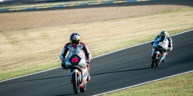 Moto3 Prancis 2026 - Nasib Berlawanan dengan Mitani Buat Manajer Tim Khawatir, Veda Sebut Alasannya