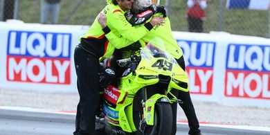 Hasil MotoGP Catalunya 2026 - Drama Tabrakan hingga Dua Kali Start Ulang,&nbsp;Pembalap Tim Valentino Rossi Juara