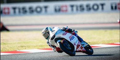 Veda Selamatkan Wajah Honda Team Asia pada Balapan Moto3 Catalunya 2026 saat Pilu Rekan Setim Belum Tamat