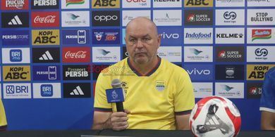Bojan Hodak Pastikan 2 Pemain Penting Persib Absen Lawan Persijap