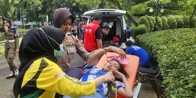 Kabar Konvoi Juara Persib: Bobotoh Pingsan, Pemain Kelelahan, Umuh Muchtar Dirawat Tim Medis