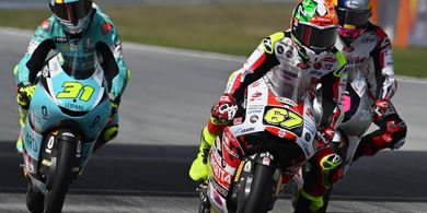 Senang meski Dikalahkan Veda Lagi, Ayah Marco Simoncelli Sambut Pembalapnya setelah Dihukum Berlebihan
