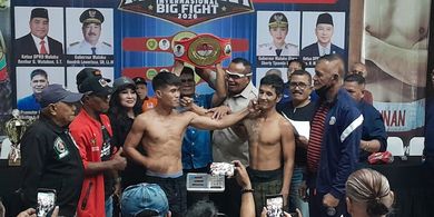 Siap Tempur, Sunan dan Noldi Hadapi Petinju Thailand di Pattimura International Big Fight 2026