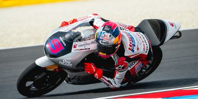 Moto3 Hungaria 2026 - Cerdas Veda Pratama, Kesulitan Paling Belakang Disulap Jadi Tercepat Kedua