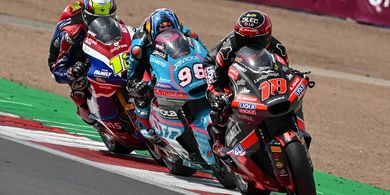 Di Balik Kesalahan Fatal Rival Mario Aji, Terlanjur Selebrasi padahal Balapan Moto2 Inggris Belum Selesai