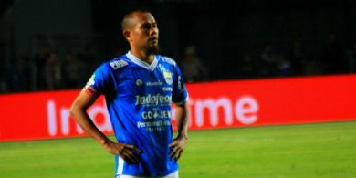 Menolak Pensiun, Eks Kapten Persib Cetak Gol dari Tengah Lapangan saat Pramusim Liga 2