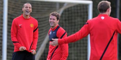 Manchester United Vs Vietnam All-Stars, Legenda Setan Merah Dibuat Kelimpungan