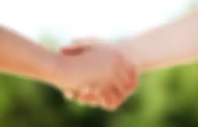 4 Tips Halal Bihalal ke Rumah Pacar Untuk Rebut Hati Orang Tuanya