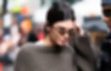 Ternyata Trend Tiny Glasses Enggak Baik Untuk Kesehatan Mata Kita. Ini Alasannya!