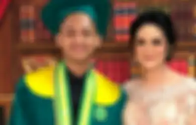 Sebelum Tergolek Lemah Karena Covid-19, Azriel Hermansyah Tak Dijenguk Krisdayanti Saat Harus Dilarikan ke Rumah Sakit, Sang Ibunda Malah Asyik Lakukan Ini