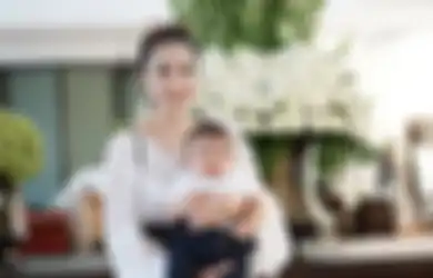 Ini Ruang Favorit Sandra Dewi Bersantai Bersama Raphael Moeis di Rumah!