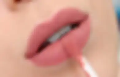 Enggak Kece, 4 Warna Lipstik Ini Harus Dihindari Pemilik Bibir Kecil!