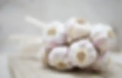 Jangan Kebanyakan! 5 Makanan Ini Cuma Bikin Wajah Makin Bengkak!