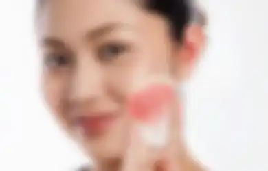 STOP! 5 Cara Bersihkan Makeup Ini Malah Bikin Kulit Makin Rusak Lho!