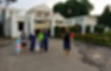 Sultan Andara Ke Laut Aja! Ashanty Senyum-senyum Bahagia Lihat Suaminya Deal Harga Istana Cinere dengan Komedian Kondang Ini, Langsung Kasih Mobil Rp 2,6 Miliar Sebagai Tanda Jadi