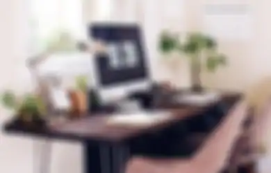 Menaruh Meja Kerja di Kamar Tidur Bisa Saja! Ini Tips Menatanya
