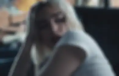 Dua Lipa Tampil dengan Rambut Blonde di Single Terbarunya, Electricity
