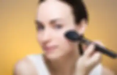 5 Tanda Kita Harus Segera Mengganti Brush Makeup. Perhatiin Ya!