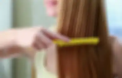 Hentikan 5 Kebiasaan Ini yang Tak Disadari Bisa Bikin Rambut Makin Tipis!