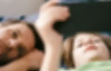 Cara Tingkatkan Literasi Digital pada Anak, Peran Orang Tua Penting!