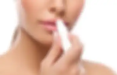 Bahaya Buat Mata! Jangan Lagi Pakai Lip Balm Mint Saat Pakai Masker!