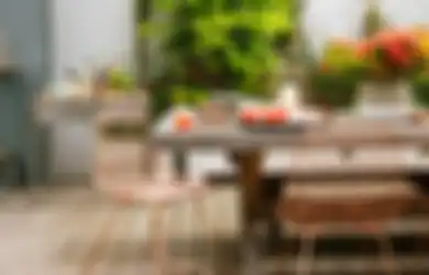 Simak Perbandingan Material Lantai untuk Ruang Makan Outdoor, Tak Hanya Dek Kayu!