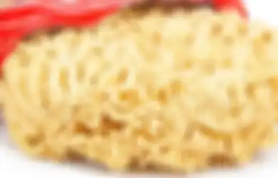 7 Makanan Buat Stok Anak Kos yang Lagi Merantau. Apa Favoritmu?