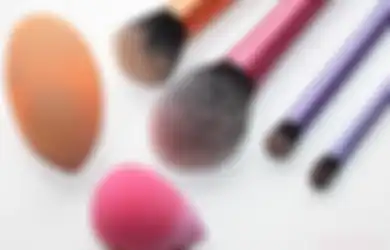 Trik Bersihkan Brush Makeup & Sponge Cuma 1 Menit Tanpa Keluar Uang!