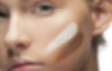 Ada Triknya, 5 Kesalahan Pakai Concealer Ini Jangan Terulang Lagi!