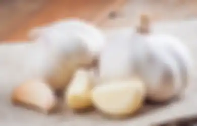 9 Khasiat Luar Biasa Makan Bawang Putih di Pagi Hari. Baik Buat Sistem Imun!