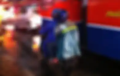 Udah Mau Musim Hujan, Jangan Sembarangan Pilih Mantel Kalo Motoran!