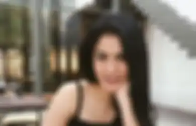 Hana Saraswati Bisa Tampil Kece Cuma Pakai Tank Top. Ini 5 Buktinya!